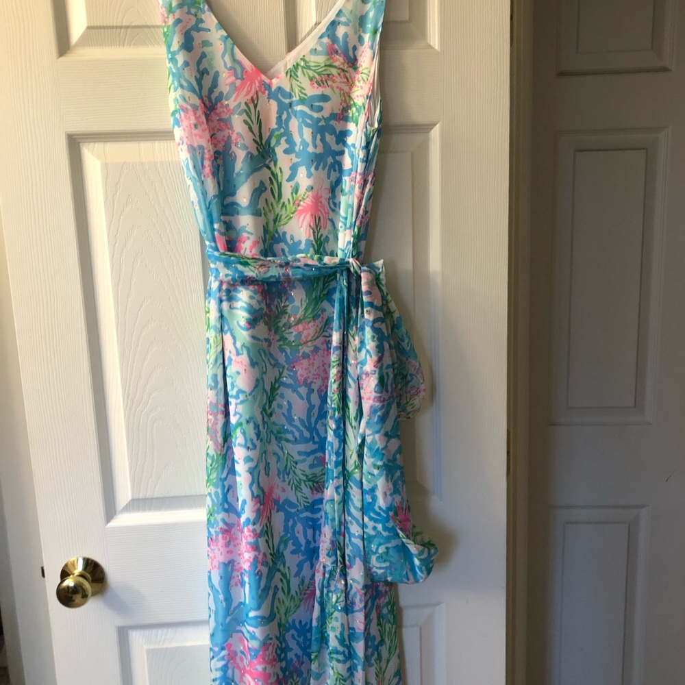 Stunning Lilly Pulitzer Maxi Dress. Size Large. Never worn. Tags still on dress!